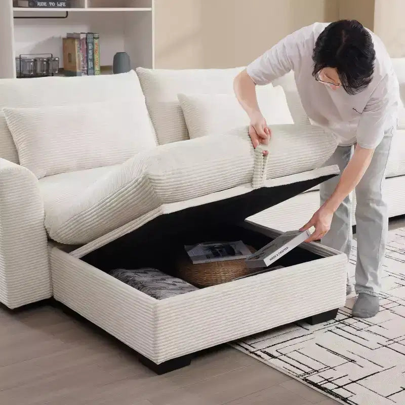 Comodo divano componibile in velluto a coste con cuscini e braccioli arrotondati, moderno divano letto profondo con pouf contenitore