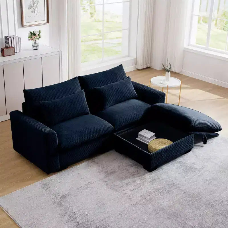 Comodo divano componibile in velluto a coste con cuscini e braccioli arrotondati, moderno divano letto profondo con pouf contenitore