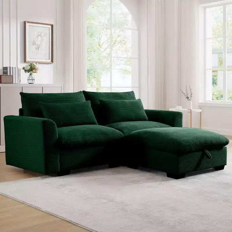 Comodo divano componibile in velluto a coste con cuscini e braccioli arrotondati, moderno divano letto profondo con pouf contenitore