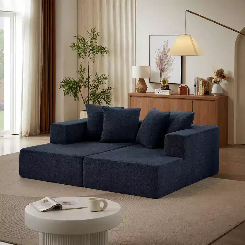 Divano Sezionale in ciniglia con seduta imbottita e cuscini fissi per un uso versatile in soggiorno, camera da letto e ufficio