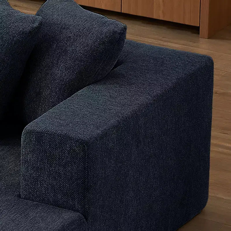 Divano Sezionale in ciniglia con seduta imbottita e cuscini fissi per un uso versatile in soggiorno, camera da letto e ufficio